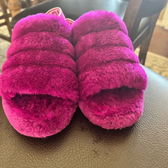 Ugg Slippers size 6 pink - Picture 2 of 7
